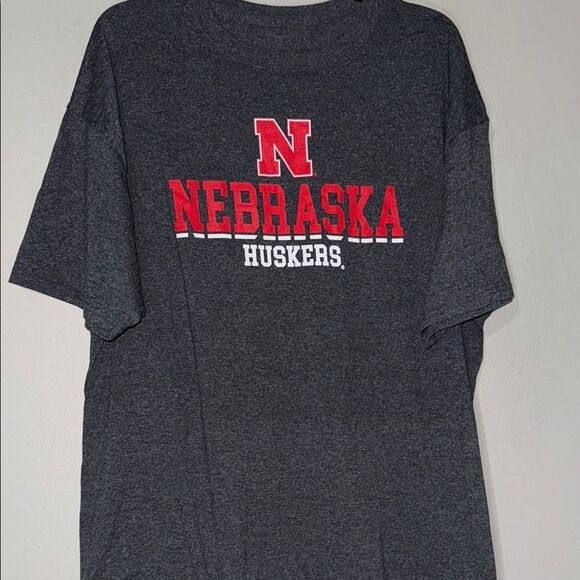 Gray and Red Short Sleeve Tee - Picture 3 of 4